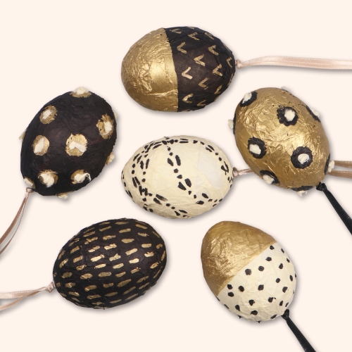 Hand-decorated Easter egg set „Black / gold / cream“